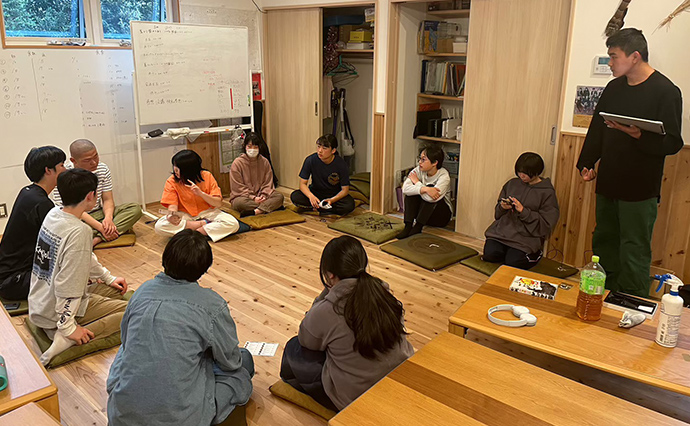 互いに関わり合う